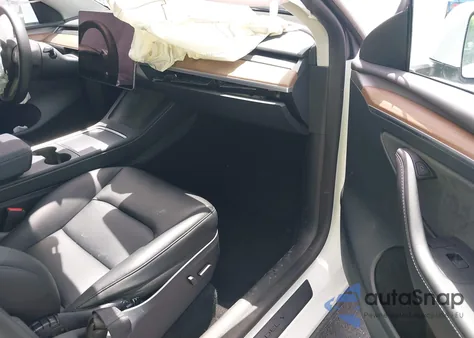 2024 Tesla Model Y Long Range Dual Motor All-Wheel Drive/Rwd z USA, uszkodzony, nr VIN 7SAYGDED3RF019239